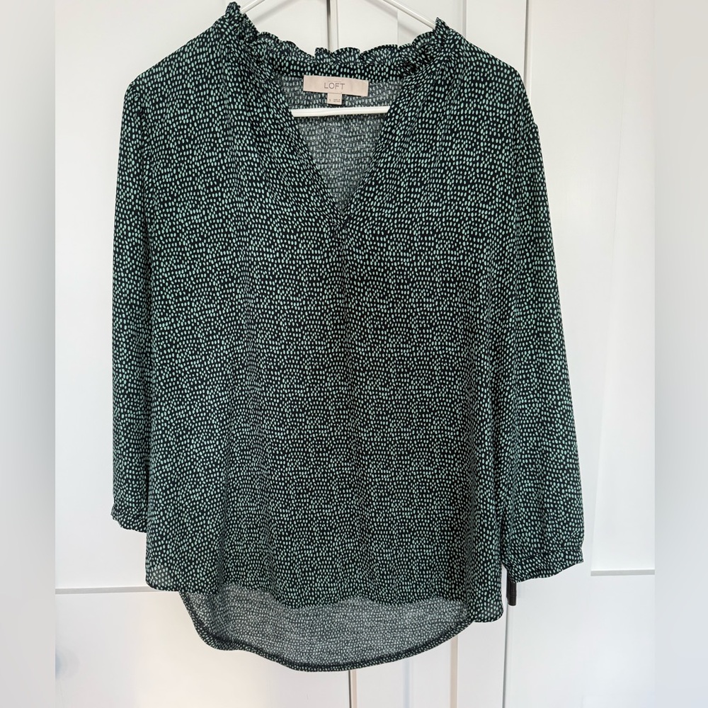 LOFT Women's Navy and Green Dotted Blouse